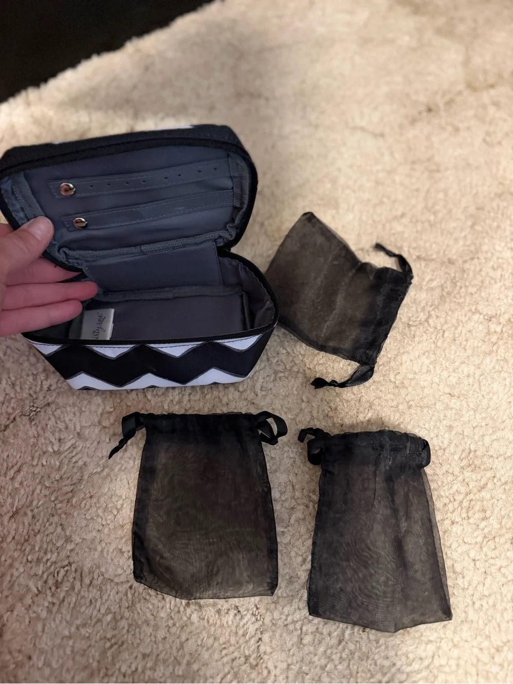 thirty-one Chevron Pouch - Black & White